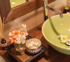 Коттедж с красивым видом из окна в Azalea Village Wellness Resort