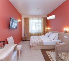 КОМФОРТ 3-местный (с диванчиком). Новый номерной фонд в MaxxRoyal