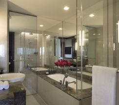Двухместный номер Riverfront Deluxe (двуспальная кровать) в Anantara Riverside Bangkok Resort