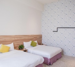 Четырёхместный номер Standard в Rainbow Hotel