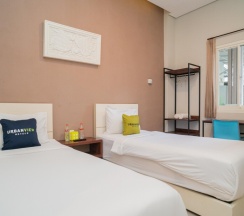 Двухместный номер Superior 2 отдельные кровати в Urbanview Hotel Bubusini Batu by RedDoorz