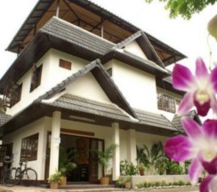 Кровать в общем номере двуспальная кровать в Trekker Camp Chiang Mai - Hostel