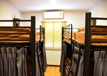 Кровать в общем номере (женский номер) в Inn Trog And Inn Soi - Hostel - Adults Only