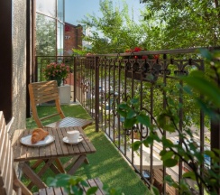 Deluxe с балконом и видом на город в V Hotel&Rooftop lounge