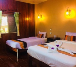 Двухместный номер Standard с красивым видом из окна двуспальная кровать в Phuphet Hill Resort