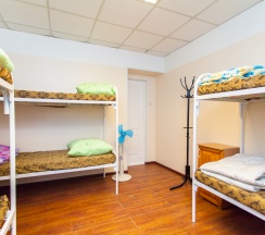 Койко-место в мужском номере на 8 человек в Клевер