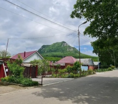Коттедж с балконом в Кавказский уют