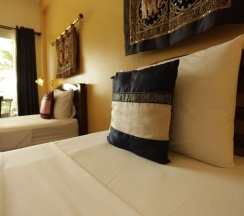 Двухместный номер Deluxe с балконом 2 отдельные кровати в Guesthouse Liam's Suan Dok Mai