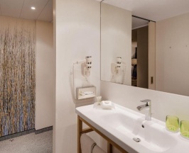 Двухместный номер Deluxe двуспальная кровать в Holiday Inn Frankfurt - Alte Oper by IHG
