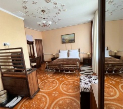 Двухместный номер категории "ДэЛюкс - 7" с двуспальной кроватью, с возможностью двух дополнительных мест. в Викинг