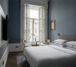 Комфорт с видом на Невский проспект в Огюстин Шатильон