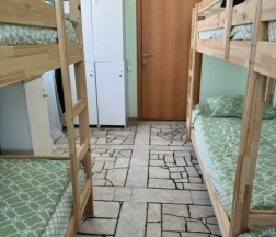 Шестиместный номер с двухъярусными кроватями 204 в Уютный дом