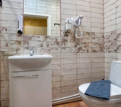 Двухместный номер с кухней, одной двуспальной кроватью с собственной ванной комнатой и дополнительным спальным местом в Goldie Home