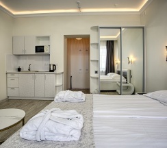 Двухместные апартаменты 10 c 1 комнатой с видом на море двуспальная кровать в Exclusive Hotel&Apartments