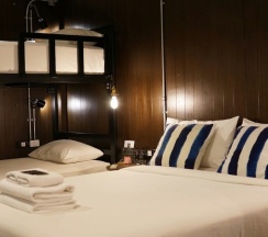 Семейный номер Standard в STrips the Poshtel - Hostel