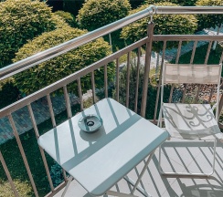 Первая категория (с балконом, вид на озеро) в Вилла Вальмонт