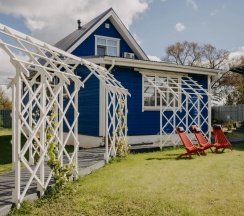 Коттедж с 3 комнатами с красивым видом из окна в Синяя синица