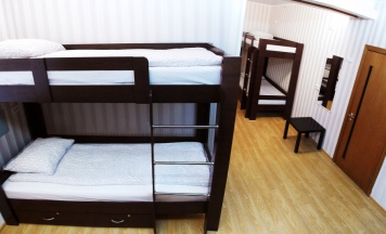 Кровать в общем номере (мужской номер) в Да Винчи