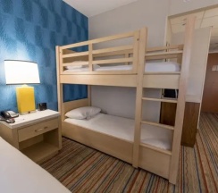 Четырёхместный номер в Howard Johnson by Wyndham Anaheim Hotel and Water Playground