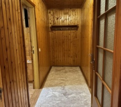 Двухместный номер с 2 односпальными кроватями и общей ванной комнатой в Лотос