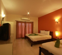 Трёхместный номер Standard в Tharathip Resort