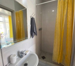 Комната комфорт с 1 двуспальной кроватью в Villa Mariya