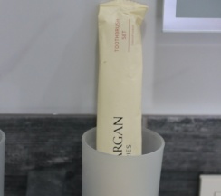 Двухместный люкс с балконом и с красивым видом из окна двуспальная кровать в Вилла Абхазия