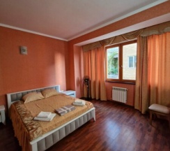 семейный  трёхкомнатный с кухней в Вдохновение