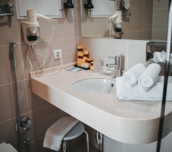 Двухместный номер Standard с балконом и с красивым видом из окна двуспальная кровать в Diana Palace