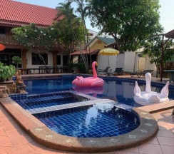 Коттедж с 2 комнатами в Avila Resort