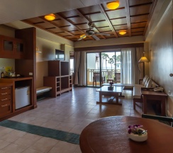 Двухместный полулюкс с балконом двуспальная кровать в Karon Princess Hotel