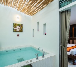 Люкс с балконом в Kata Tranquil Villa