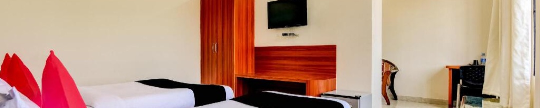 Номер Deluxe в Capital O 14174 Good Luck Residency Hotel