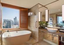 Двухместный номер Deluxe Accessible двуспальная кровать в Conrad Bangkok