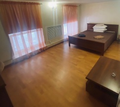 Номер люкс двухэтажный с 1 двуспальной кроватью в Радуга