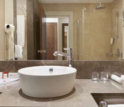 Двухместный номер Economy 2 отдельные кровати в Ramada Plaza by Wyndham Antalya