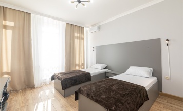Трехместный номер Comfort с балконом в Южный берег
