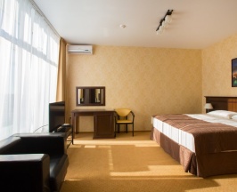 Двухместный полулюкс с видом на город двуспальная кровать в Riposo