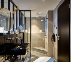 Двухместный номер Medium двуспальная кровать в 25hours Hotel Das Tour
