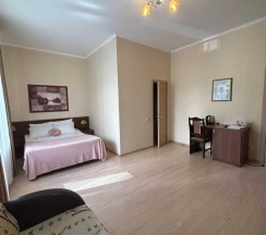 3-местная комната стандарт с балконом в Фортуна