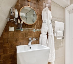 Джуниор Сюит в мансарде с видом на горы в Hills Polyana hotel&SPA