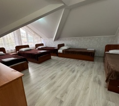 Стандартный пятиместный номер в Николаевский