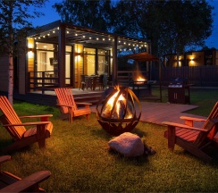 Коттедж с двумя спальнями, купелью и баней в Black Village Family