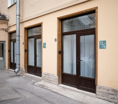 Семейные апартаменты с кухней-гостиной и отдельным входом в Двенадцать