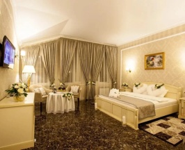 Двухместный номер Свадебный Делюкс двуспальная кровать в Чапаев