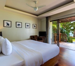 Двухместное шале Seaside Wing рядом с пляжем двуспальная кровать в Kacha Resort and Spa Koh Chang