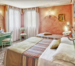 Трёхместный номер Standard в Hotel Firenze