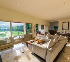 Вилла с 3 комнатами с балконом в Viola Pool Villa