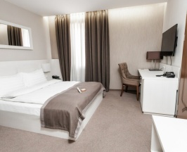 Номер "Стандарт" с мансардным окном, в корпусе без лифта в Премьер