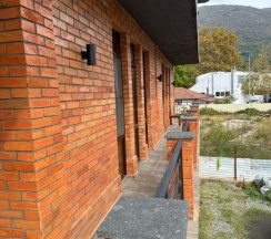 Трёхместный номер Comfort с красивым видом из окна в А.Л.А.С.